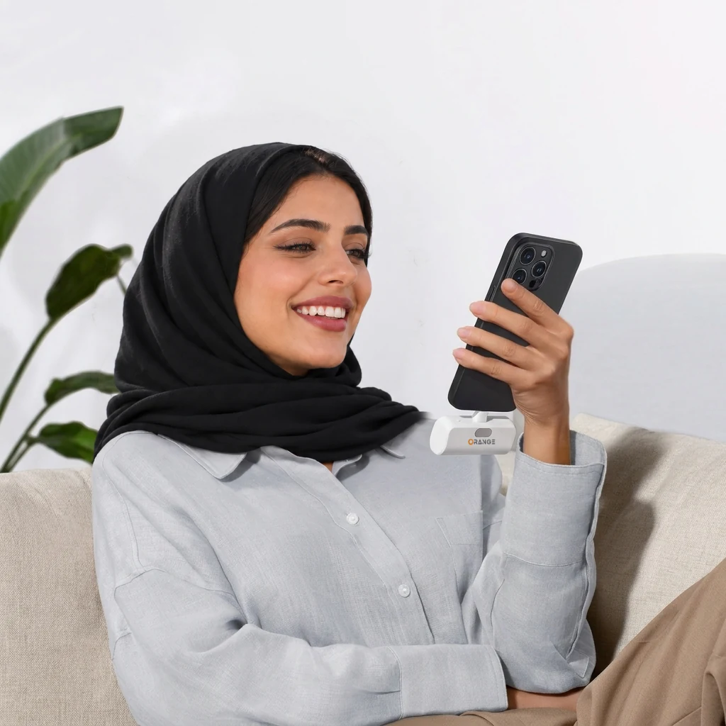 ميني أورنج مركّب في جوال أثناء الاستخدام